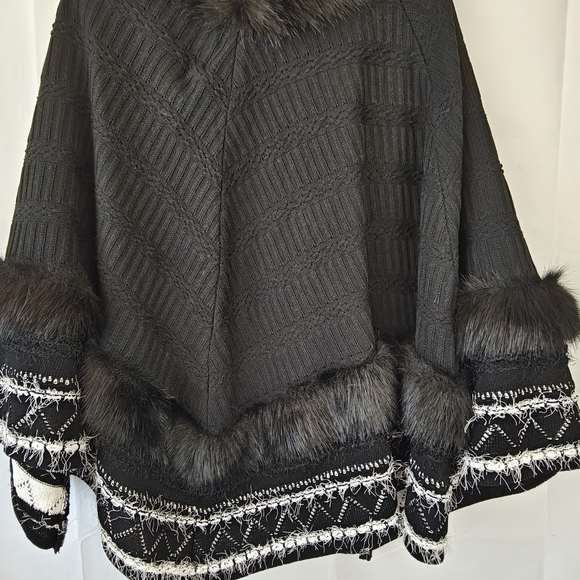 Ming Wang Faux Fur Trim Knit Cape In Black Fringe White Size Medium - Picture 8 of 12
